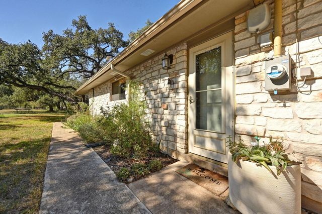 207 Leisurewoods DR, Buda, TX 78610