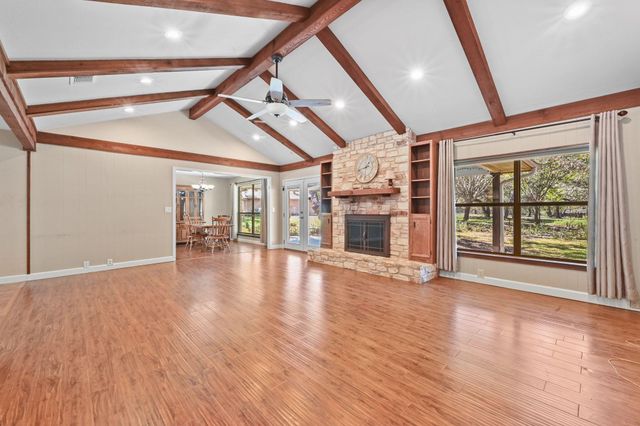 207 Leisurewoods DR, Buda, TX 78610