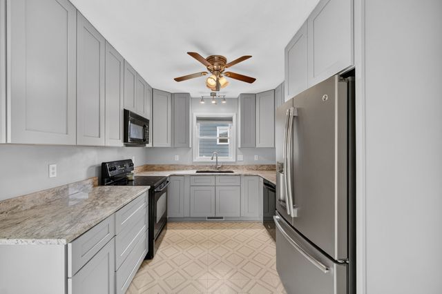 1301 Meadow Drive, Norwalk, IA 50211