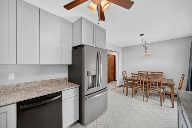 1301 Meadow Drive, Norwalk, IA 50211