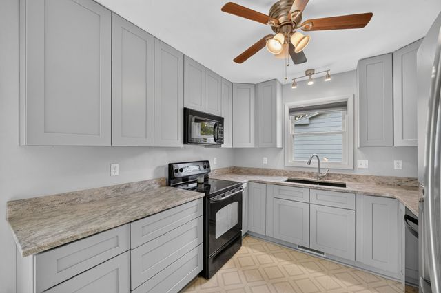 1301 Meadow Drive, Norwalk, IA 50211
