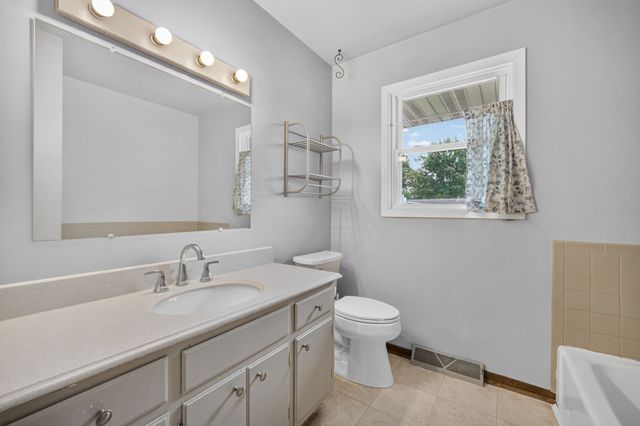 1301 Meadow Drive, Norwalk, IA 50211