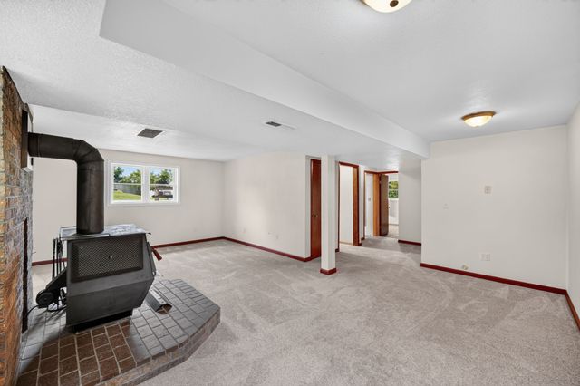 1301 Meadow Drive, Norwalk, IA 50211