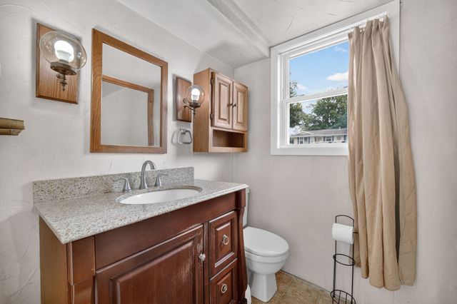 1301 Meadow Drive, Norwalk, IA 50211
