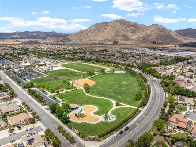 27977 River Shore Court, Menifee, CA 92585