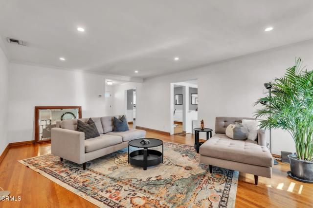 4909 Indianola Way, La Canada Flintridge, CA 91011