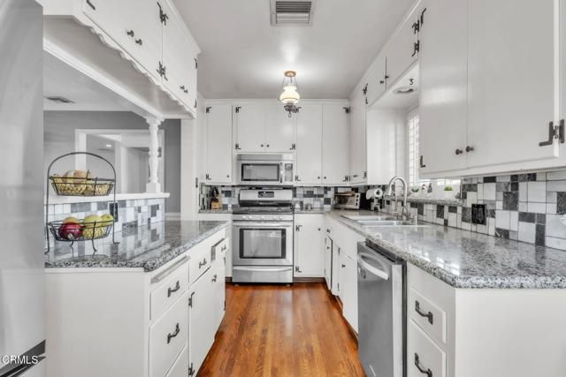 4909 Indianola Way, La Canada Flintridge, CA 91011