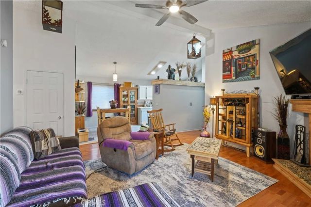 20060 Shadow Island Dr, Canyon Country, CA 91351