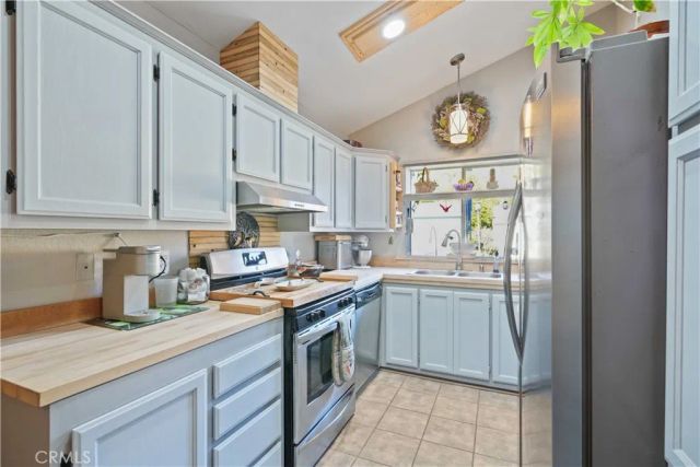 20060 Shadow Island Dr, Canyon Country, CA 91351