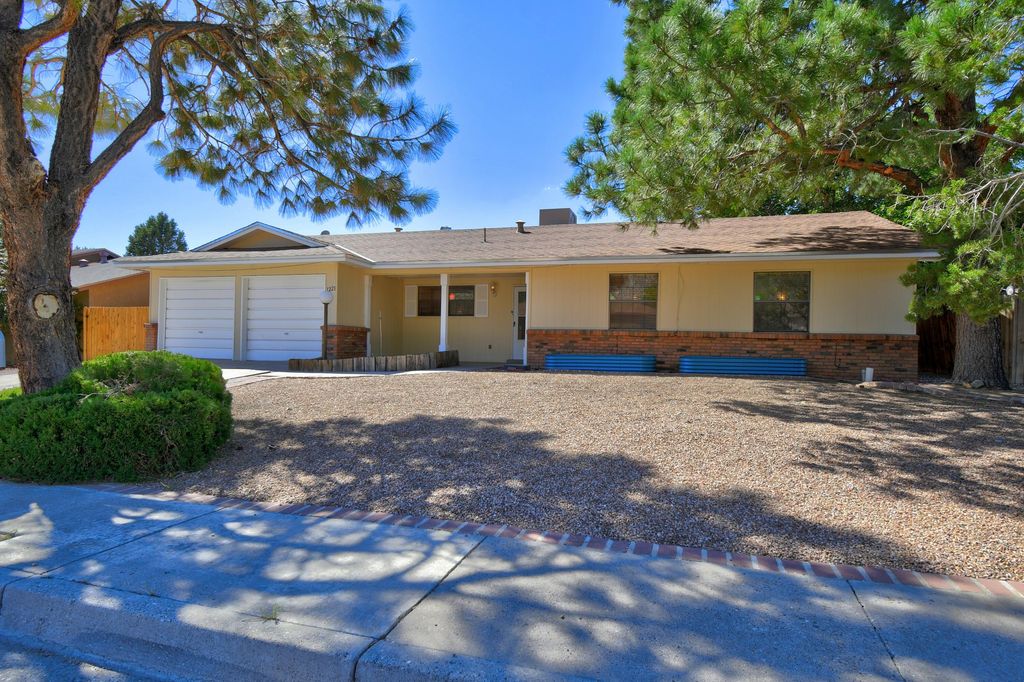 1221 PARSONS Street NE, Albuquerque, NM 87112