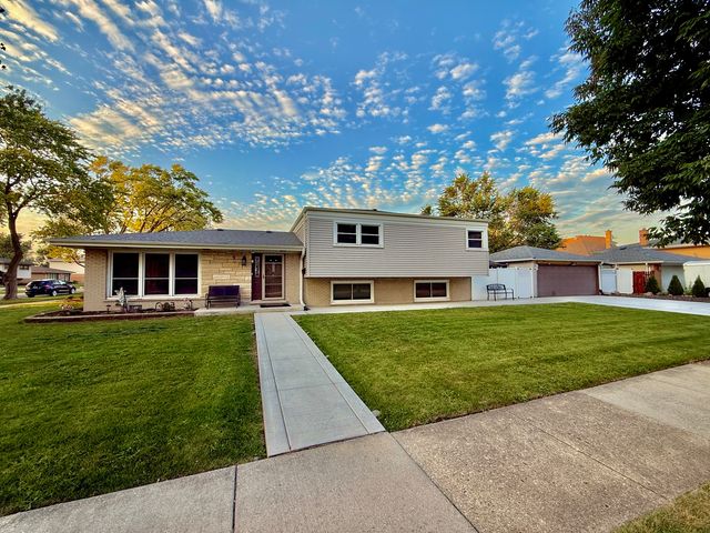 2181 PLAINFIELD Drive, Des Plaines, IL 60018