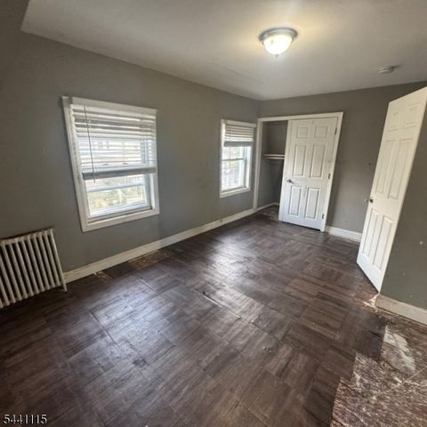 129 Smith St, Newark City, NJ 07106