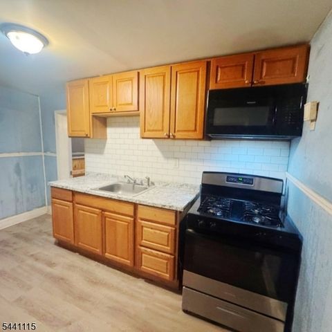 129 Smith St, Newark City, NJ 07106