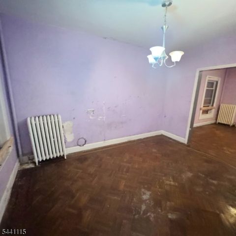129 Smith St, Newark City, NJ 07106