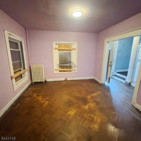 129 Smith St, Newark City, NJ 07106