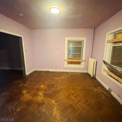 129 Smith St, Newark City, NJ 07106