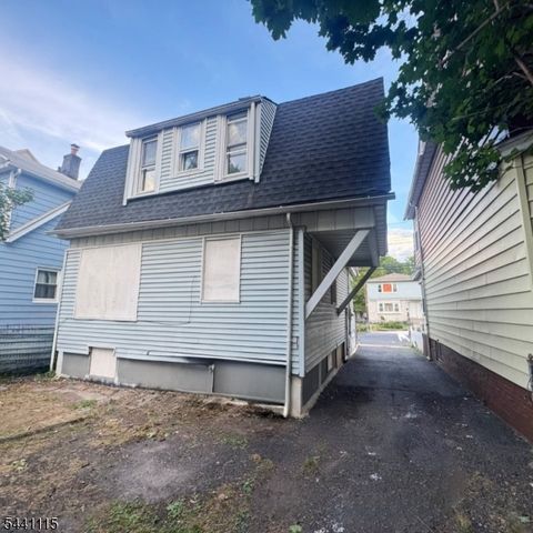 129 Smith St, Newark City, NJ 07106