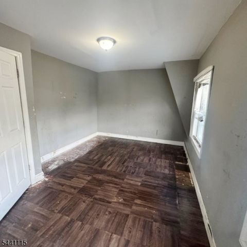 129 Smith St, Newark City, NJ 07106