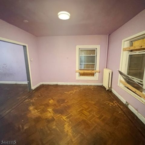 129 Smith St, Newark City, NJ 07106