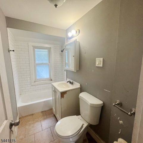 129 Smith St, Newark City, NJ 07106