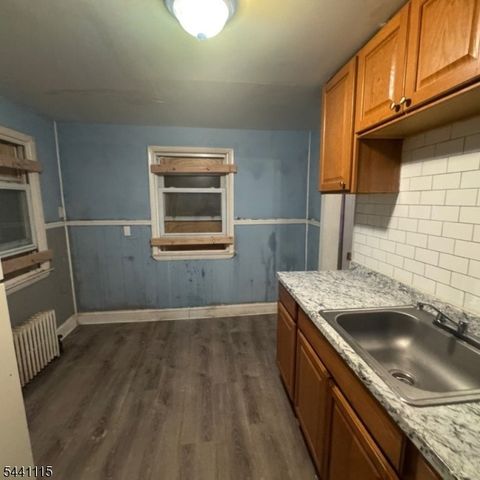 129 Smith St, Newark City, NJ 07106