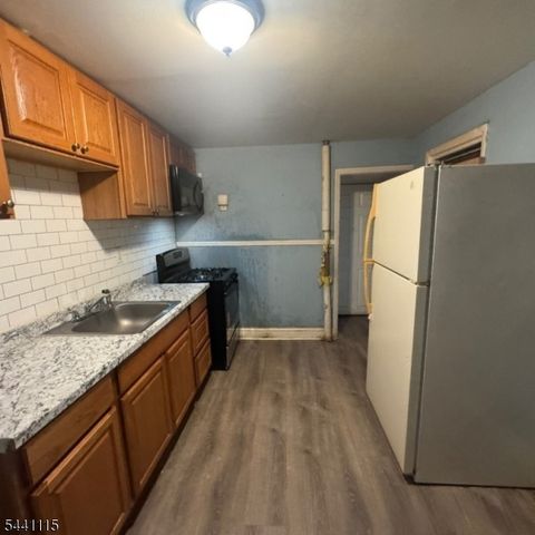 129 Smith St, Newark City, NJ 07106