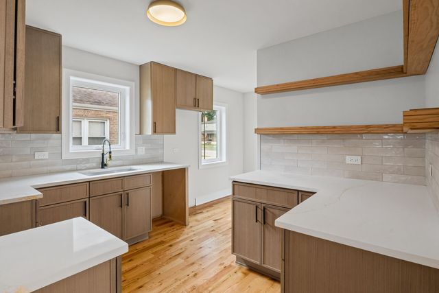 10009 S Spaulding Avenue, Evergreen Park, IL 60805