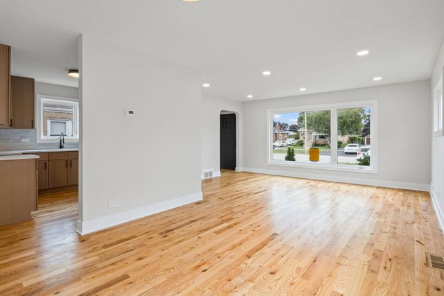 10009 S Spaulding Avenue, Evergreen Park, IL 60805