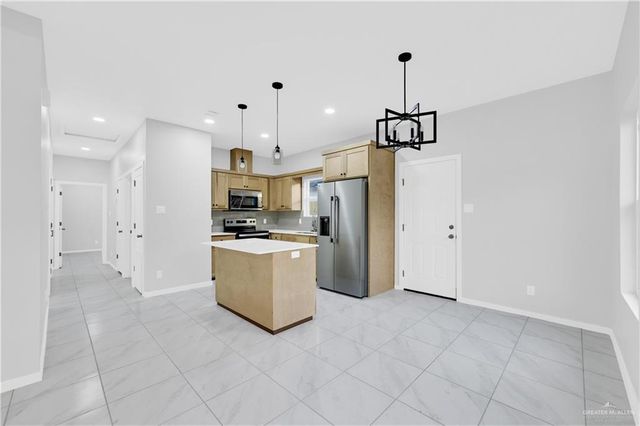 2305 S Hillside Avenue 3, Edinburg, TX 78542