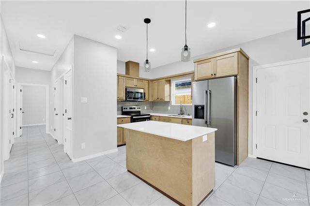 2305 S Hillside Avenue 3, Edinburg, TX 78542