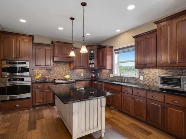 6035 Quantico Lane N, Plymouth, MN 55446