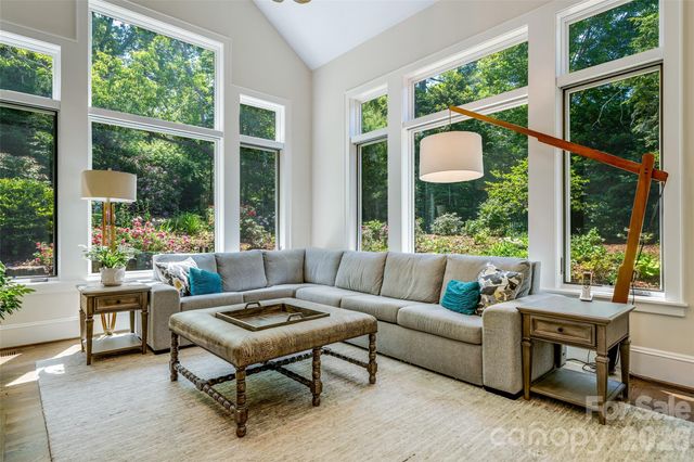 11 Beadle Lane, Asheville, NC 28803