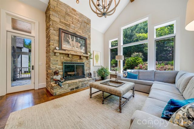 11 Beadle Lane, Asheville, NC 28803