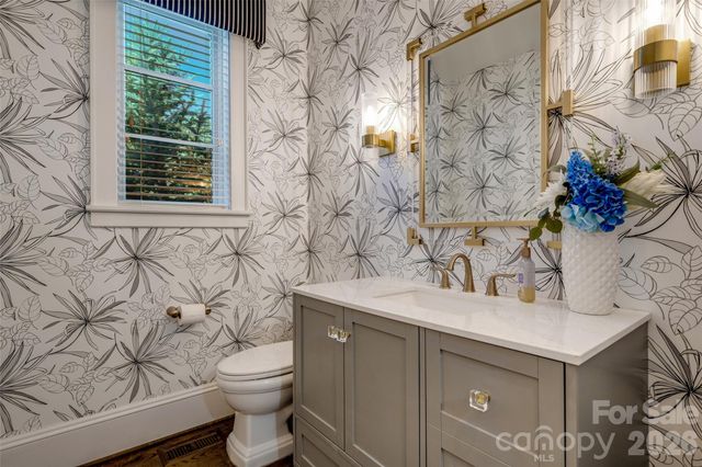 11 Beadle Lane, Asheville, NC 28803
