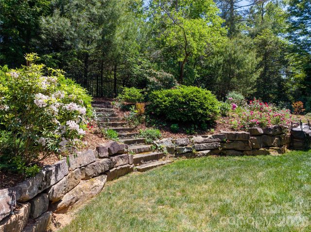 11 Beadle Lane, Asheville, NC 28803