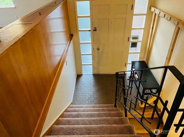 5208 Sand Point Way NE, Seattle, WA 98105