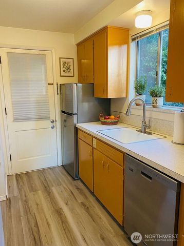 5208 Sand Point Way NE, Seattle, WA 98105