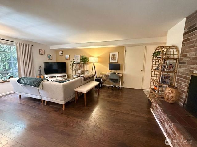 5208 Sand Point Way NE, Seattle, WA 98105
