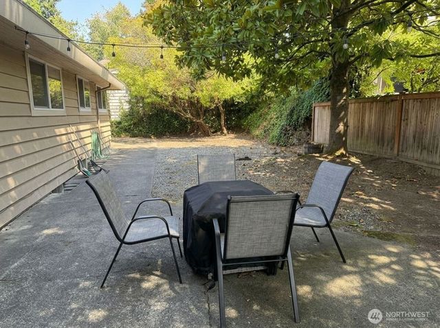 5208 Sand Point Way NE, Seattle, WA 98105