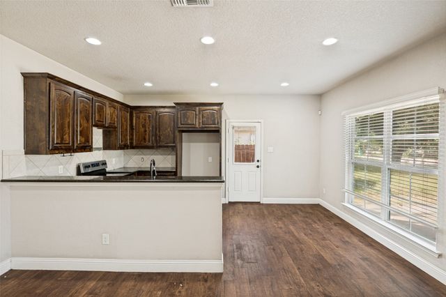 207 Ennis Street, Waxahachie, TX 75165
