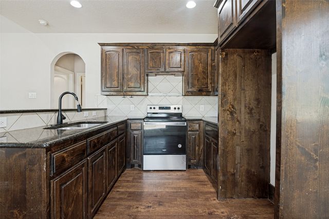 207 Ennis Street, Waxahachie, TX 75165