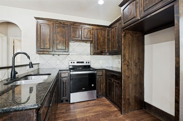 207 Ennis Street, Waxahachie, TX 75165