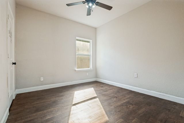 207 Ennis Street, Waxahachie, TX 75165