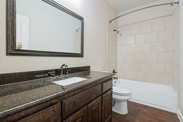 207 Ennis Street, Waxahachie, TX 75165