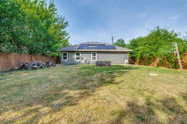 207 Ennis Street, Waxahachie, TX 75165