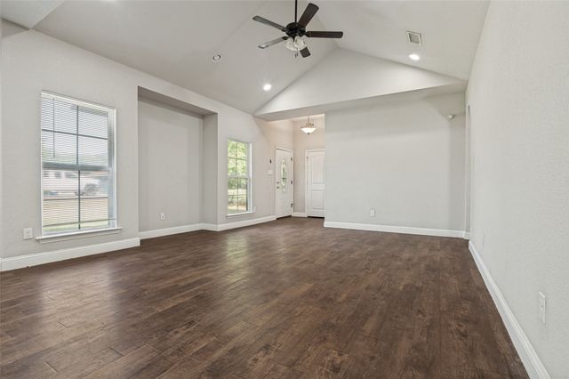 207 Ennis Street, Waxahachie, TX 75165