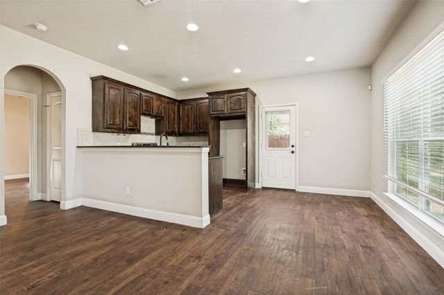 207 Ennis Street, Waxahachie, TX 75165