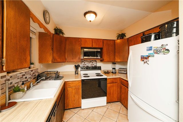 3592 W Agua Fria Drive, Golden Valley, AZ 86413