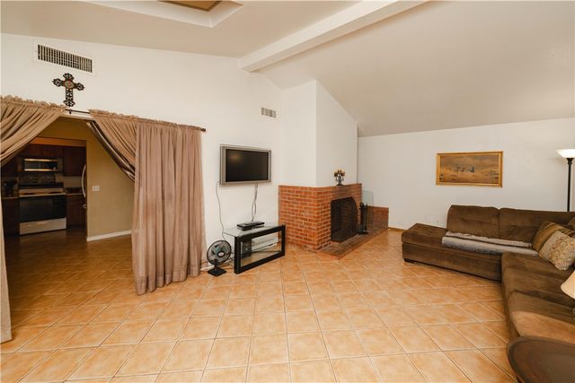 3592 W Agua Fria Drive, Golden Valley, AZ 86413