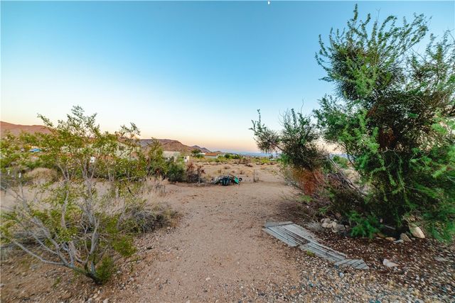 3592 W Agua Fria Drive, Golden Valley, AZ 86413